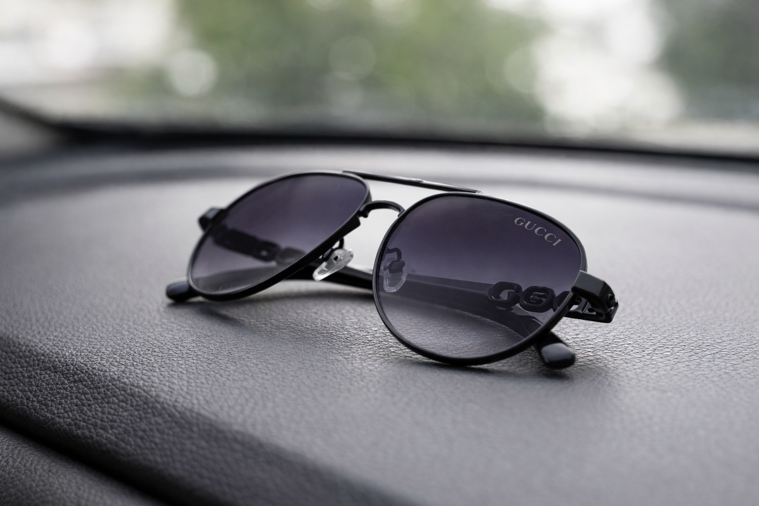 Gucci - Classic Black Sunglasses M - 1002
